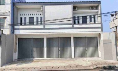 DISEWAKAN RUKO BANGUNAN BARU DI JALAN ARIF RAHMAN HAKIM DEPOK LOKASI SANGAT STRATEGIS DIPINGGIR JALAN RAYA BESAR