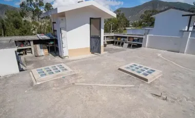 CASA EN VENTA EN LA URBANIZACION LA MARCA EN LA MITAD DEL MUNDO