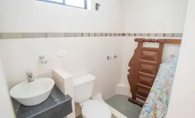 CASA EN VENTA EN LA URBANIZACION LA MARCA EN LA MITAD DEL MUNDO