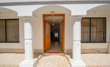 CASA EN VENTA EN LA URBANIZACION LA MARCA EN LA MITAD DEL MUNDO
