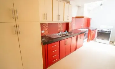 CASA EN VENTA EN LA URBANIZACION LA MARCA EN LA MITAD DEL MUNDO