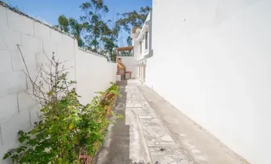 CASA EN VENTA EN LA URBANIZACION LA MARCA EN LA MITAD DEL MUNDO