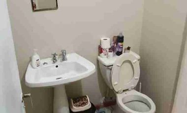 Se vende oficina en pleno centro de la ciudad.
 Ubicada frente al nuevo Mall Paseo Valdivia.

La oficina cuenta con.
 
- 45 metros cuadrados de superficie