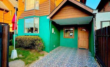 Se vende hermosa y amplia propiedad de 3 D y 3 B, en el sector Bosque Sur. Valdivia.

 La propiedad cuenta con.

- 140 metros cuadrados de superficie construida.
- Tres habitaciones en el segundo piso.
- Habitación matrimonial en suite, con baño privado y walk in closet.