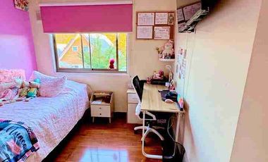 Se vende hermosa y amplia propiedad de 3 D y 3 B, en el sector Bosque Sur. Valdivia.

 La propiedad cuenta con.

- 140 metros cuadrados de superficie construida.
- Tres habitaciones en el segundo piso.
- Habitación matrimonial en suite, con baño privado y walk in closet.