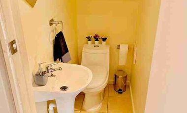 Se vende hermosa y amplia propiedad de 3 D y 3 B, en el sector Bosque Sur. Valdivia.

 La propiedad cuenta con.

- 140 metros cuadrados de superficie construida.
- Tres habitaciones en el segundo piso.
- Habitación matrimonial en suite, con baño privado y walk in closet.