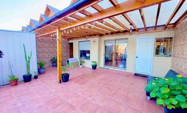Se vende hermosa y amplia propiedad de 3 D y 3 B, en el sector Bosque Sur. Valdivia.

 La propiedad cuenta con.

- 140 metros cuadrados de superficie construida.
- Tres habitaciones en el segundo piso.
- Habitación matrimonial en suite, con baño privado y walk in closet.