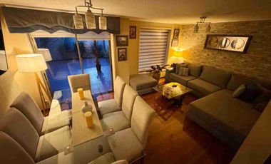 Se vende hermosa y amplia propiedad de 3 D y 3 B, en el sector Bosque Sur. Valdivia.

 La propiedad cuenta con.

- 140 metros cuadrados de superficie construida.
- Tres habitaciones en el segundo piso.
- Habitación matrimonial en suite, con baño privado y walk in closet.