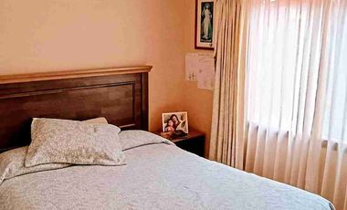 Se vende espectacular propiedad de 4 D y 2 B,  con cabaña en Valdivia, ubicada en el sector Parque Krahmer.

La propiedad cuenta con.

- 375 metros cuadrados de terreno 
- Casa principal de 120 metros cuadrados 
- Amplio living con calefactor a pellets instalado.
- Recibidor.
- Comedor de diario con estufa a combustión lenta, instalada.
- Cocina americana amoblada.