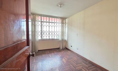VENTA DE CASA A ESPALDAS DEL CENTRO NAVAL DE SAN BORJA