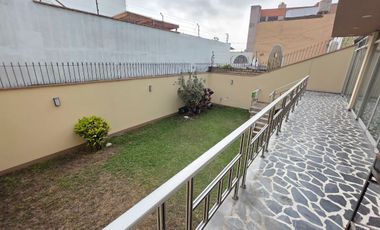 VENTA DE CASA A ESPALDAS DEL CENTRO NAVAL DE SAN BORJA