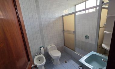 VENTA DE CASA A ESPALDAS DEL CENTRO NAVAL DE SAN BORJA