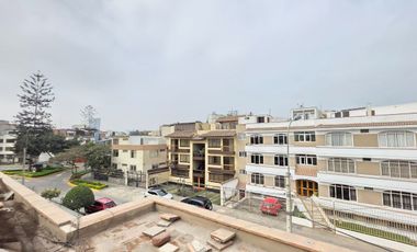 VENTA DE CASA A ESPALDAS DEL CENTRO NAVAL DE SAN BORJA