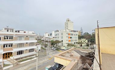 VENTA DE CASA A ESPALDAS DEL CENTRO NAVAL DE SAN BORJA