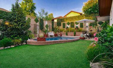 San Carlos De Apoquindo. Casa Con Jardín, Piscina Y Quincho