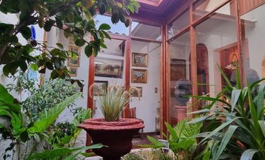 San Carlos De Apoquindo. Casa Con Jardín, Piscina Y Quincho