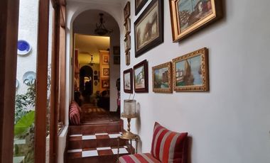 San Carlos De Apoquindo. Casa Con Jardín, Piscina Y Quincho