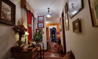 San Carlos De Apoquindo. Casa Con Jardín, Piscina Y Quincho