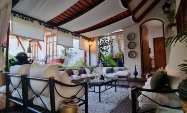 San Carlos De Apoquindo. Casa Con Jardín, Piscina Y Quincho