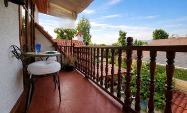 San Carlos De Apoquindo. Casa Con Jardín, Piscina Y Quincho