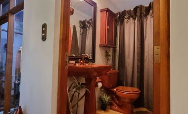 San Carlos De Apoquindo. Casa Con Jardín, Piscina Y Quincho