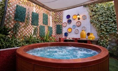 San Carlos De Apoquindo. Casa Con Jardín, Piscina Y Quincho