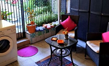 San Carlos De Apoquindo. Casa Con Jardín, Piscina Y Quincho