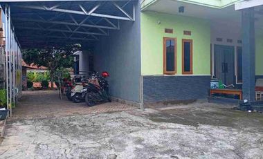 Rumah bagus cocok untuk pensiun  halaman luas ada kolam ikan di Ujungberung kota bandung