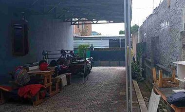 Rumah bagus cocok untuk pensiun  halaman luas ada kolam ikan di Ujungberung kota bandung