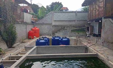 Rumah bagus cocok untuk pensiun  halaman luas ada kolam ikan di Ujungberung kota bandung