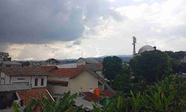 Rumah bagus cocok untuk pensiun  halaman luas ada kolam ikan di Ujungberung kota bandung