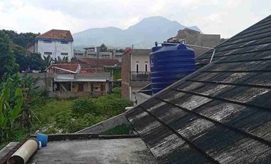 Rumah bagus cocok untuk pensiun  halaman luas ada kolam ikan di Ujungberung kota bandung