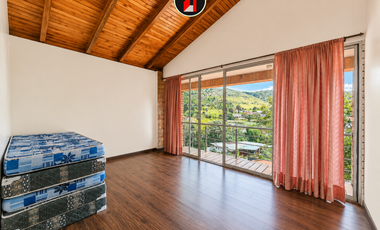 EN PAUTE VENDO HERMOSA CASA MINIMALISTA CON PISCINA Y VISTA PRIVILEGIADA