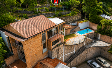EN PAUTE VENDO HERMOSA CASA MINIMALISTA CON PISCINA Y VISTA PRIVILEGIADA