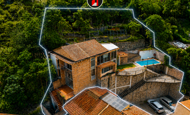 EN PAUTE VENDO HERMOSA CASA MINIMALISTA CON PISCINA Y VISTA PRIVILEGIADA