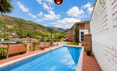 EN PAUTE VENDO HERMOSA CASA MINIMALISTA CON PISCINA Y VISTA PRIVILEGIADA