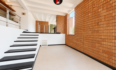 EN PAUTE VENDO HERMOSA CASA MINIMALISTA CON PISCINA Y VISTA PRIVILEGIADA