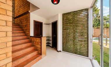 EN PAUTE VENDO HERMOSA CASA MINIMALISTA CON PISCINA Y VISTA PRIVILEGIADA