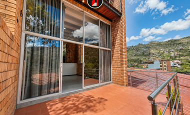 EN PAUTE VENDO HERMOSA CASA MINIMALISTA CON PISCINA Y VISTA PRIVILEGIADA