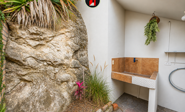 EN PAUTE VENDO HERMOSA CASA MINIMALISTA CON PISCINA Y VISTA PRIVILEGIADA