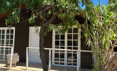 Venta acogedora casa 2D1B con gran patio en sector Las Mariposas, Chillán