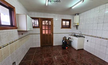 CASA 3D1B BODEGA PATIO 99 M2 CONSTRUIDOS EN TENIENTE MERINO