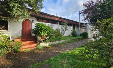 Hermosa casa. Gran propiedad ideal oficinas, cafés, peluquería entro otros..
