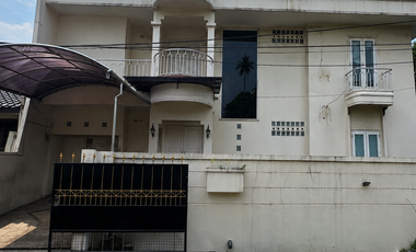 Jual DIbawah Harga NJOP Rumah Besar 2,5 Lantai di Villa Melati Mas, LT 312 m² LB ±500 m², Hanya Rp 2,9 M