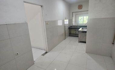Jual DIbawah Harga NJOP Rumah Besar 2,5 Lantai di Villa Melati Mas, LT 312 m² LB ±500 m², Hanya Rp 2,9 M