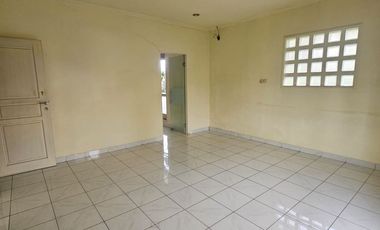 Jual DIbawah Harga NJOP Rumah Besar 2,5 Lantai di Villa Melati Mas, LT 312 m² LB ±500 m², Hanya Rp 2,9 M