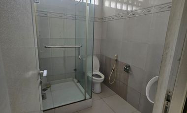 Jual DIbawah Harga NJOP Rumah Besar 2,5 Lantai di Villa Melati Mas, LT 312 m² LB ±500 m², Hanya Rp 2,9 M