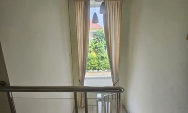 Jual DIbawah Harga NJOP Rumah Besar 2,5 Lantai di Villa Melati Mas, LT 312 m² LB ±500 m², Hanya Rp 2,9 M