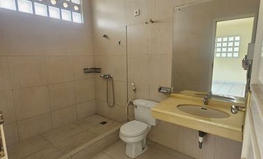 Jual DIbawah Harga NJOP Rumah Besar 2,5 Lantai di Villa Melati Mas, LT 312 m² LB ±500 m², Hanya Rp 2,9 M