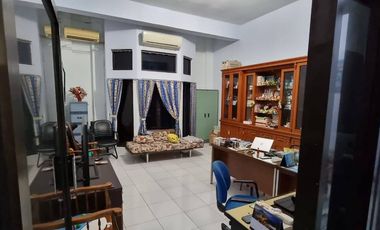 Dijual atau Disewakan  Ruko Adiyaksa Baru  5 X 19,25 Lantai 2 &3 ukr 5X22 3 Lantai Listrik 3.500 Sewa RP. 110 JT Perthn Minimal 2 th Jual Rp. 4 M Nego